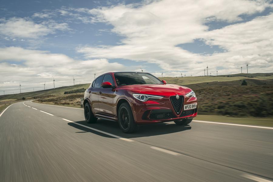  Alfa Romeo Stelvio Quadrifoglio (949) 2020 года  (UK) (фото 10 из 37)
